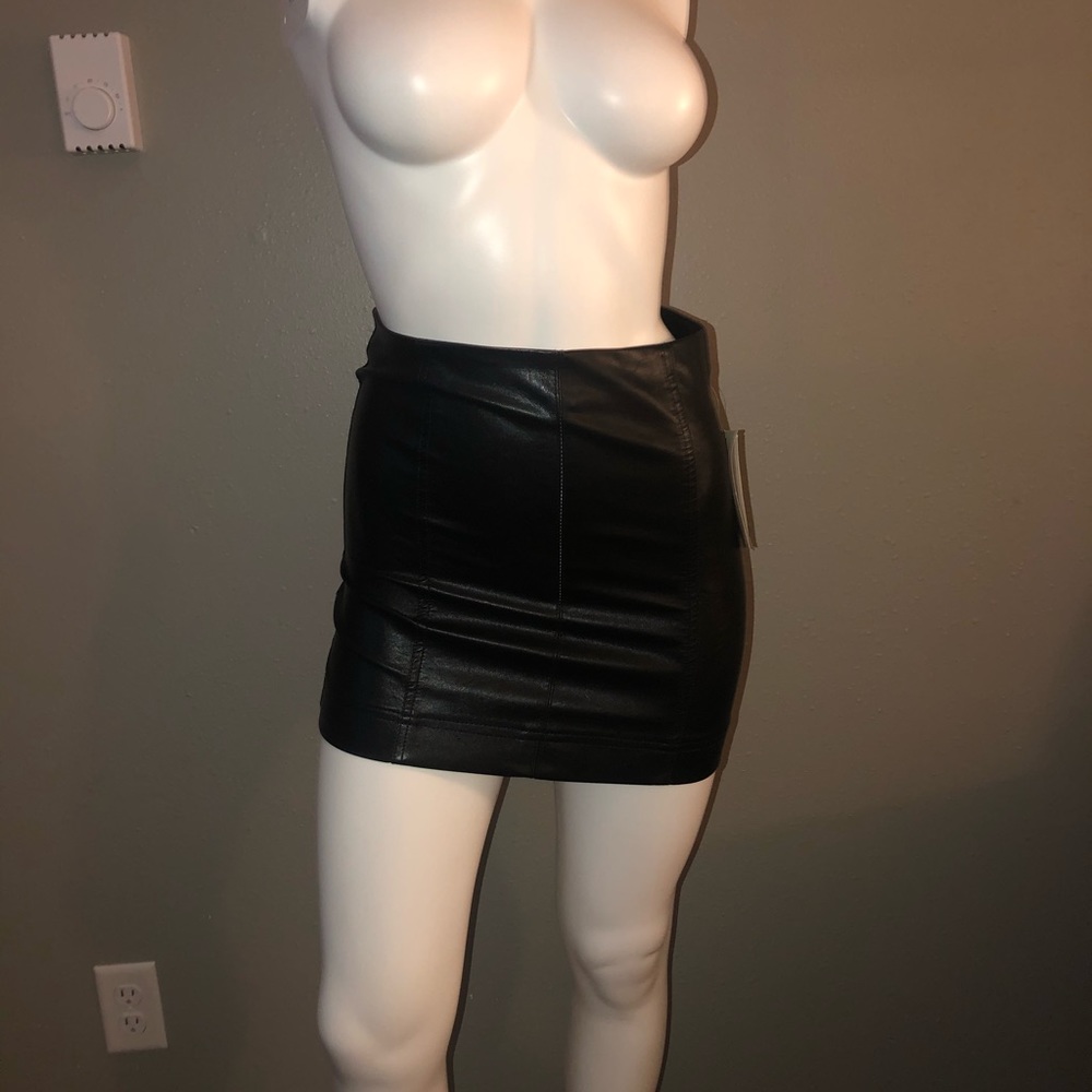 Black amazing leather skirt, never worn, new
